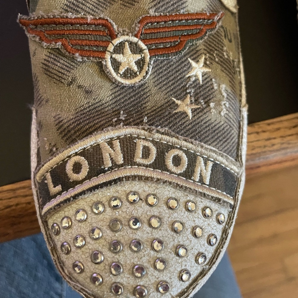 No Boundaries Slip-on Camo Embellished London Canvas Shoes